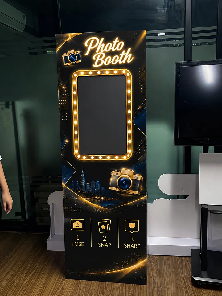 ดีไซน์ตู้ Photo Booth ธีมทอง Gold Marquee พร้อมขั้นตอน POSE SNAP SHARE