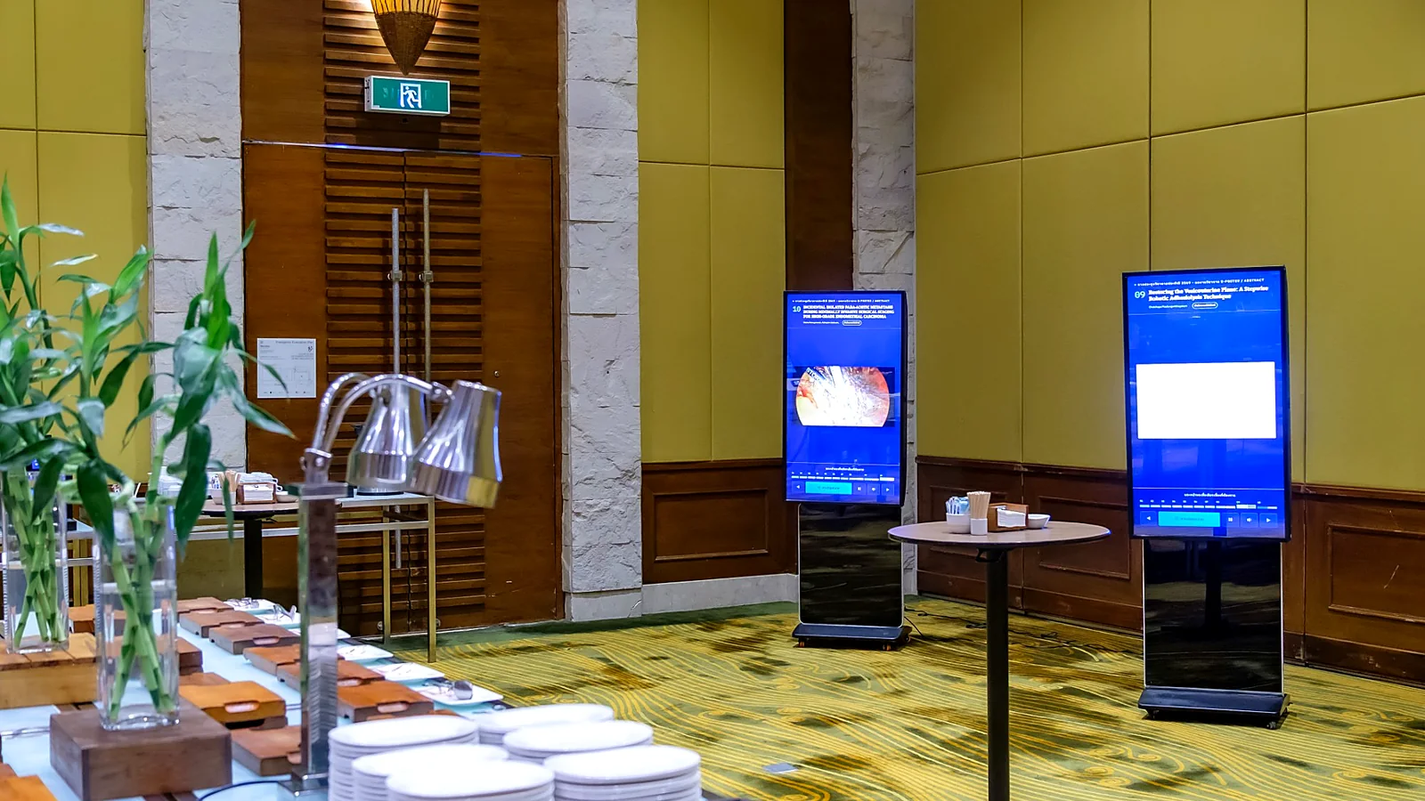 ระบบ E-Poster Display จอสัมผัสแสดงผลงานวิชาการแบบ Interactive ในงานประชุมวิชาการ โดย MeetingThai