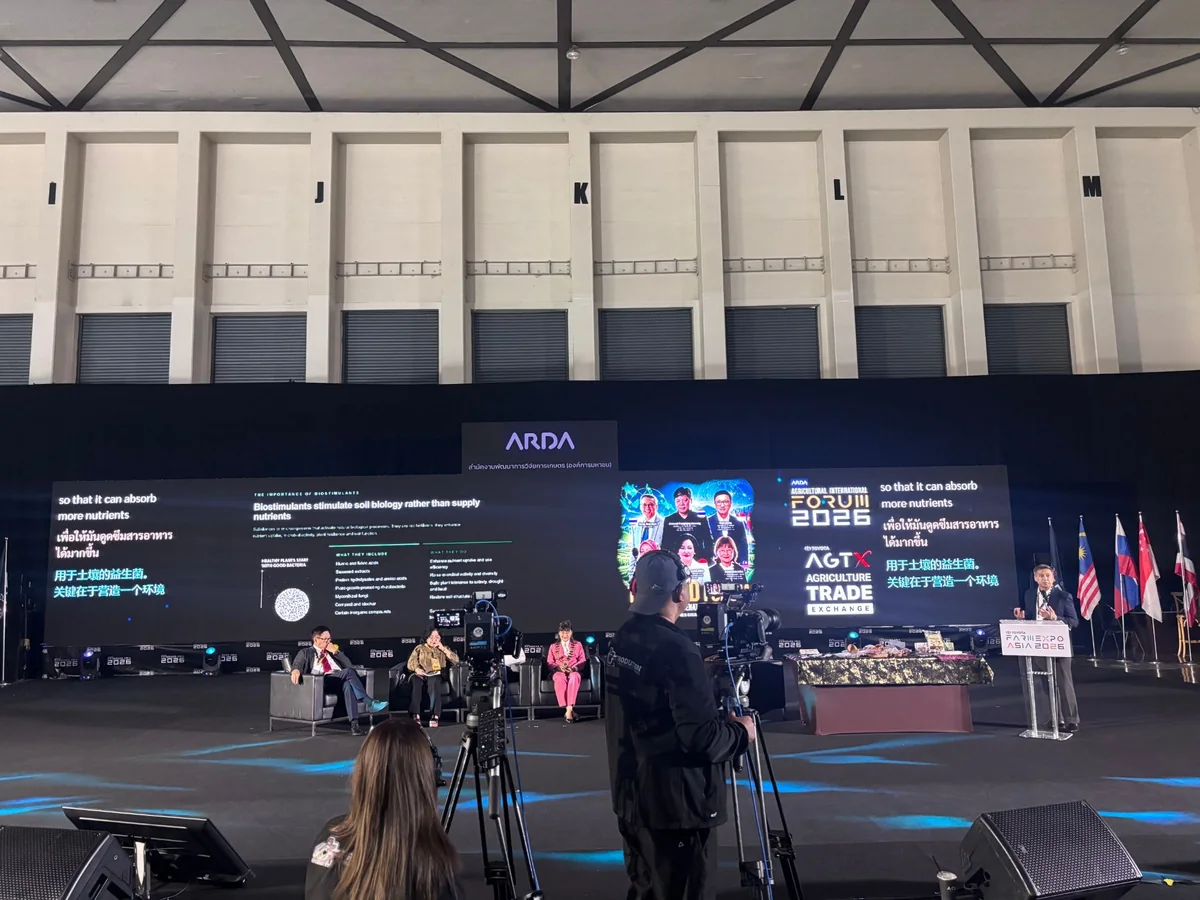 แปลภาษาสดหลายภาษาพร้อมกัน ไทย อังกฤษ และจีน ขึ้นจอ LED ยักษ์บนเวทีงาน Expo นานาชาติ